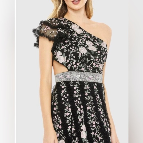 Mac Duggal Size 6Black Floral Embroidered Ruffle One Shoulder Lace Up Gown - Picture 4 of 6